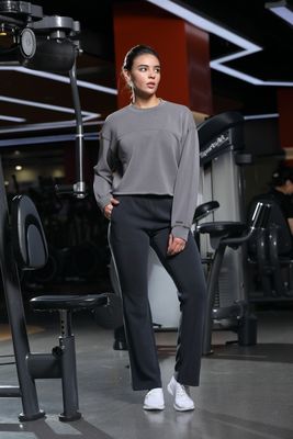 주머니가 있는 여성용 고층 플레어 바지