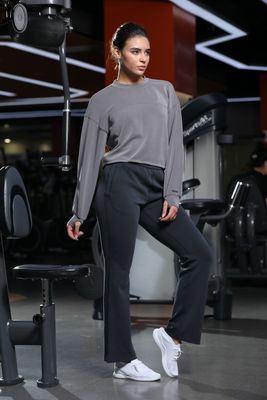 주머니가 있는 여성용 고층 플레어 바지