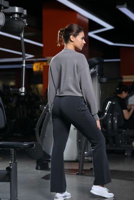 주머니가 있는 여성용 고층 플레어 바지